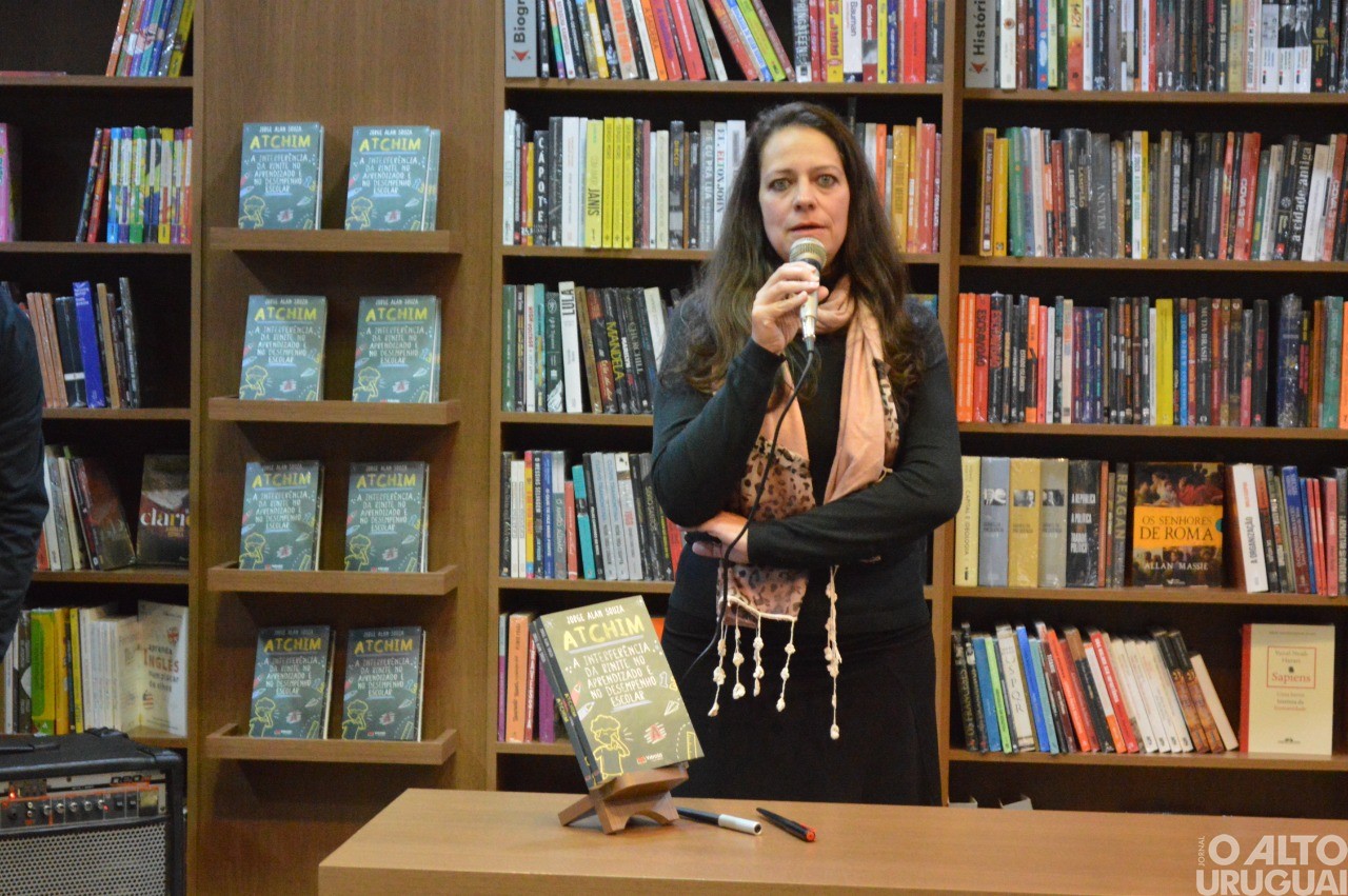 Médico Jorge Alan Souza recebe convidados para lançamento de seu livro