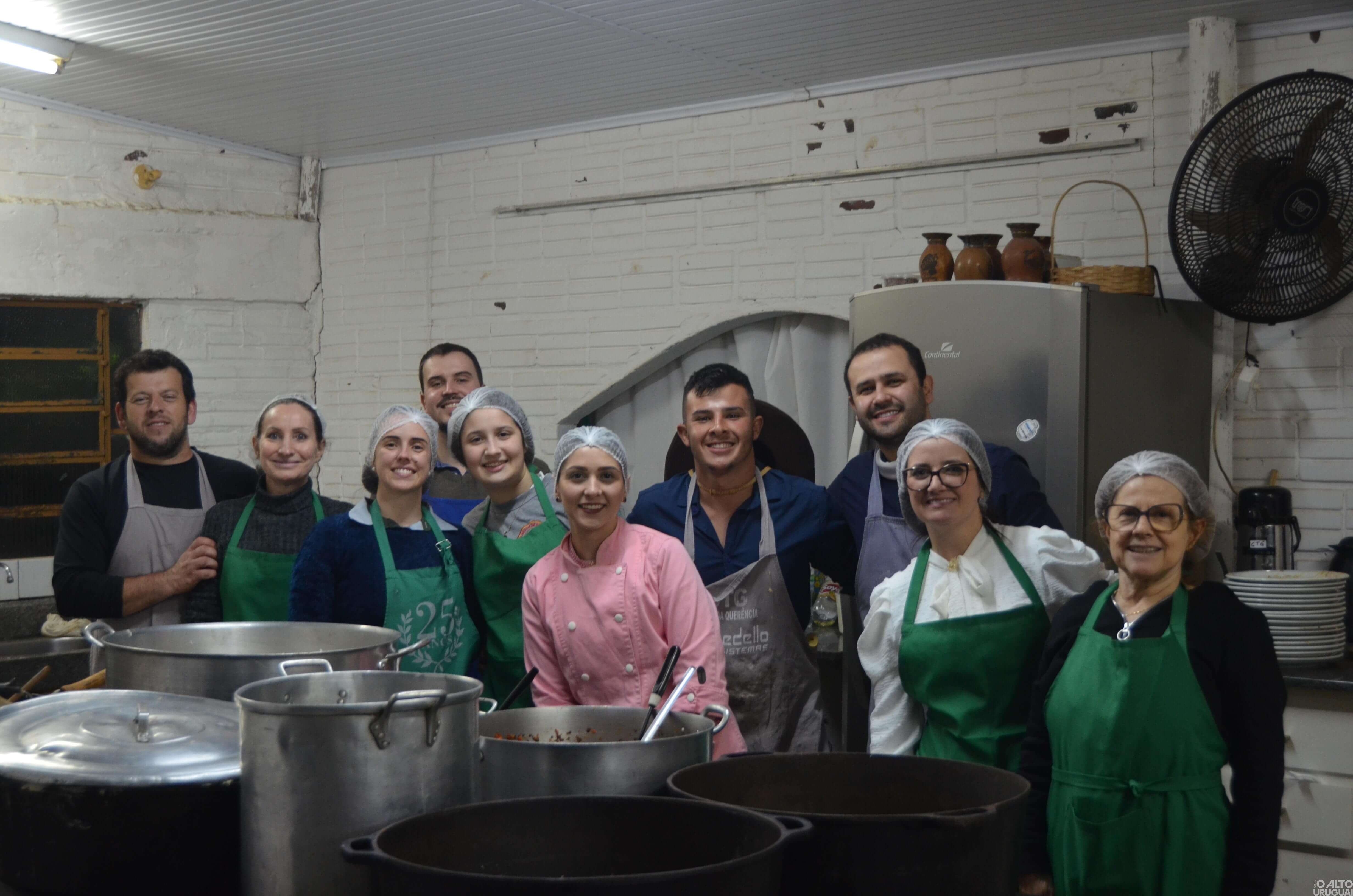 Noite do Galanteio reúne casais no CTG Rodeio da Querência