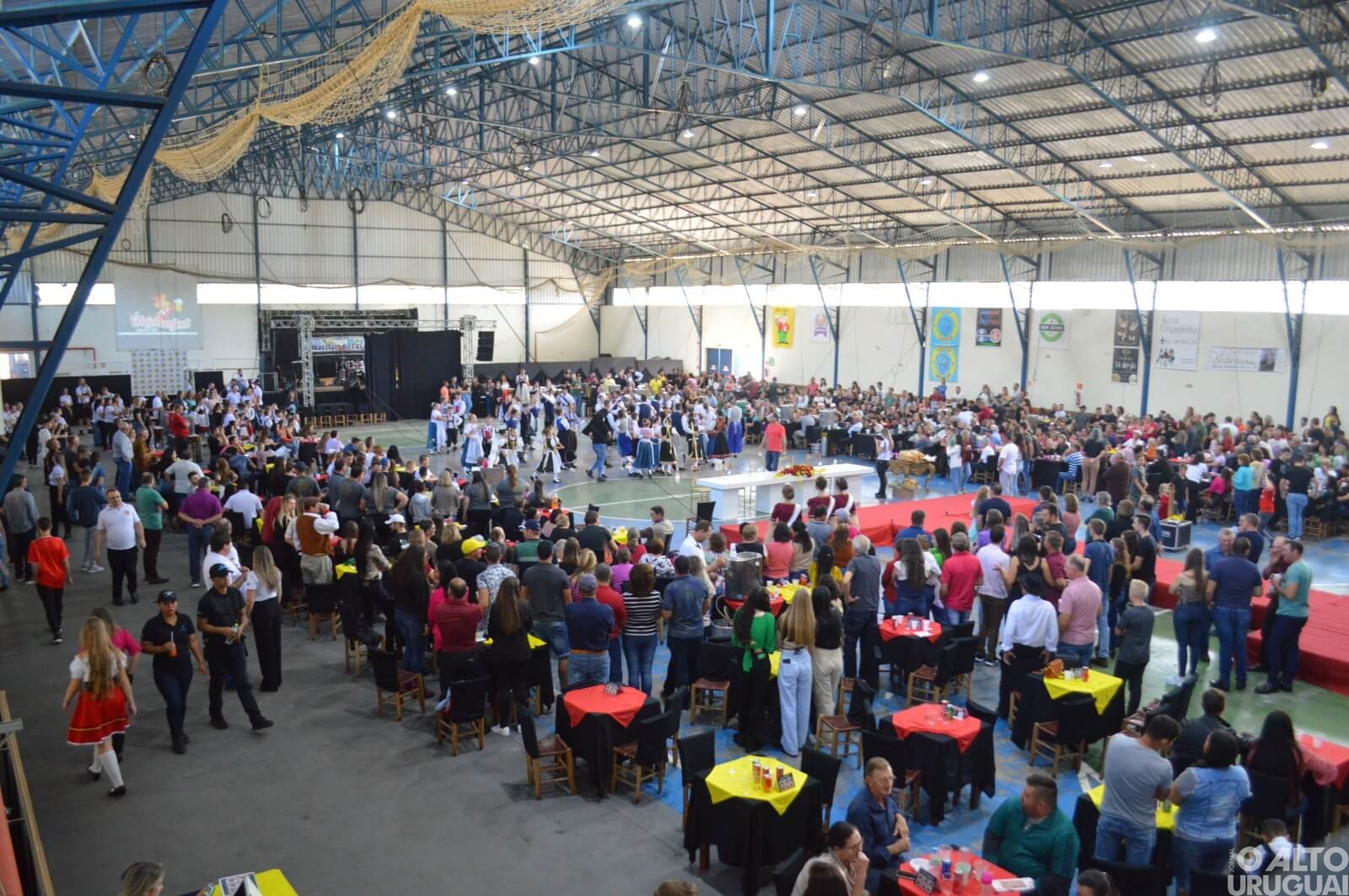 Comunidade conhece corte da Oktoberfest de Alpestre