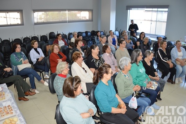 Tricolã promove workshop de tricô e crochê em FW