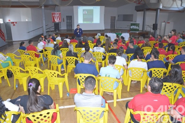 Evento realizado pela Creluz em Pinhal marca o Dia da Árvore