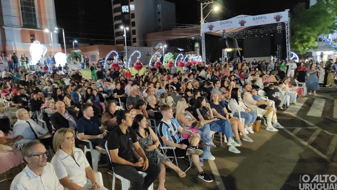 Orquestra Filarmônica Assembleia de Deus ilumina noite de domingo no Frederico em Luz
