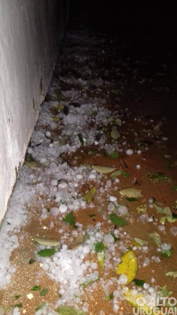 Municípios da região registram queda de granizo