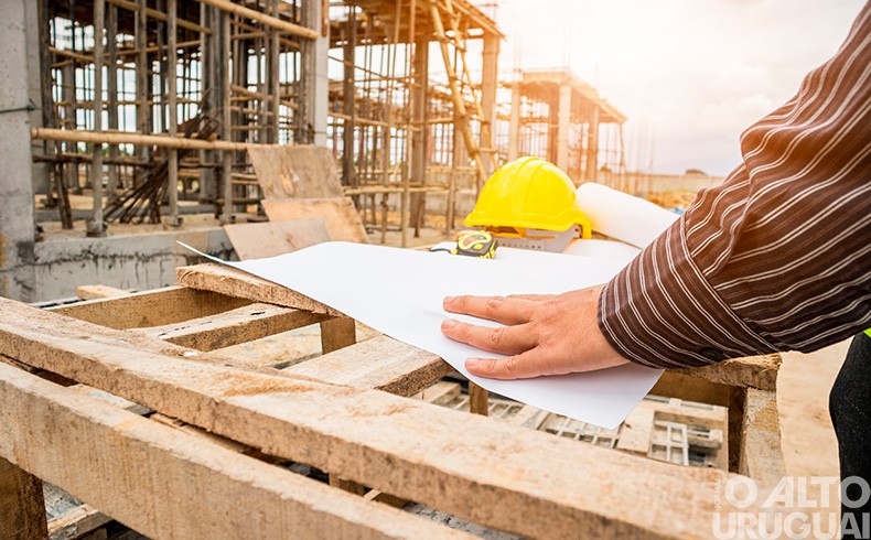 Indústria da construção permanece estável em agosto