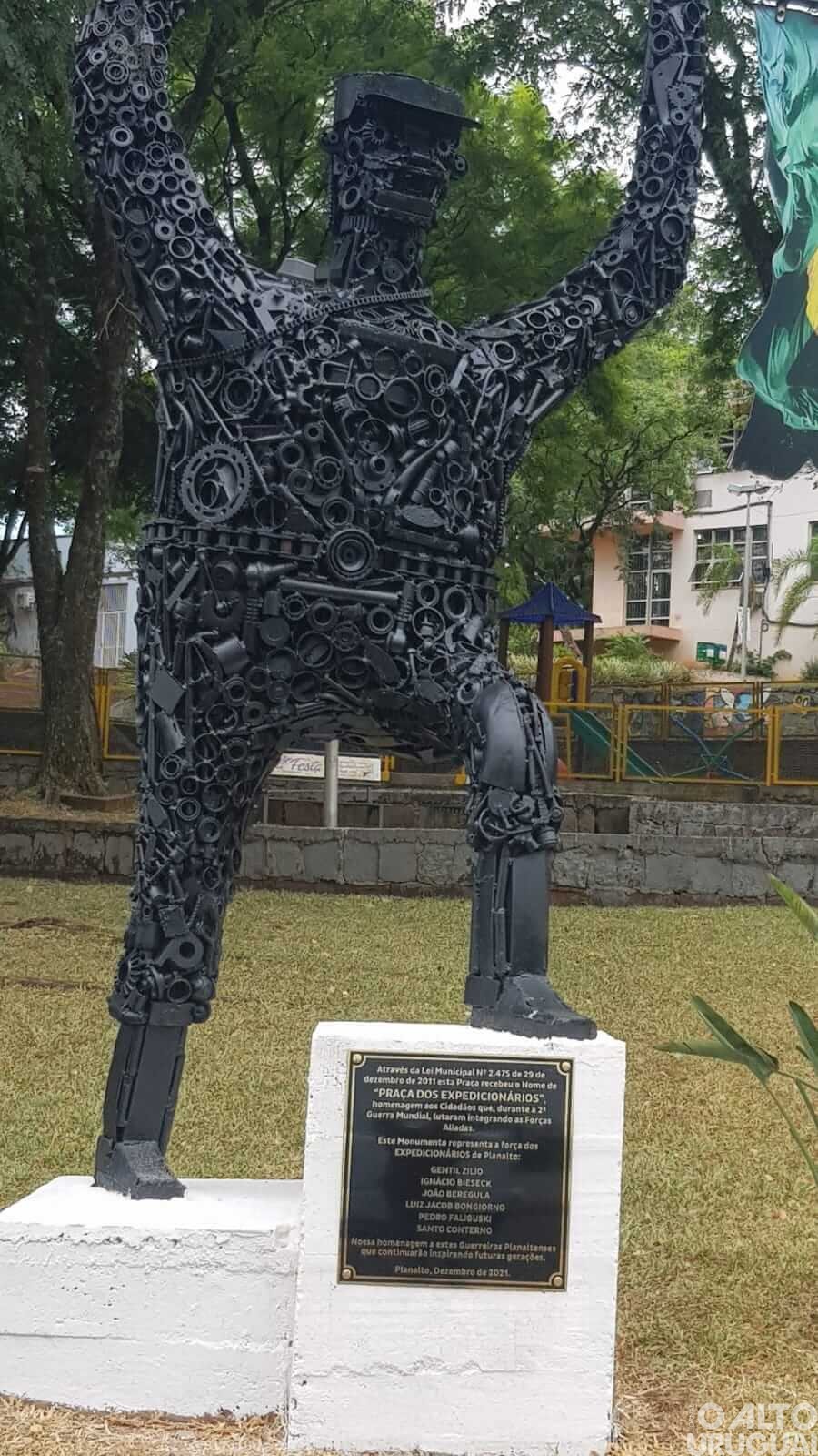 Planalto: placa de bronze homenageia Expedicionários