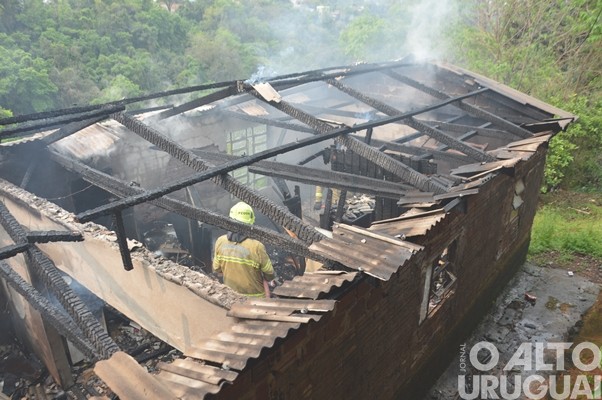 FW: Bombeiros atendem mais um incêndio em residência