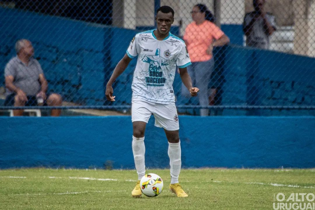 União Frederiquense anuncia contratação de zagueiro