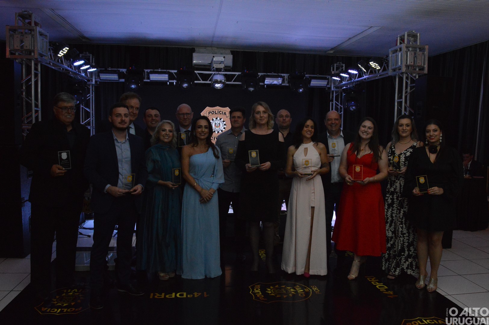 Baile Golden Night homenageia parceiros da Polícia Civil