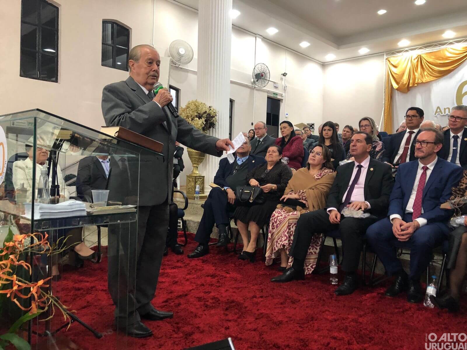 Pastor Pery Brizolla é homenageado em culto