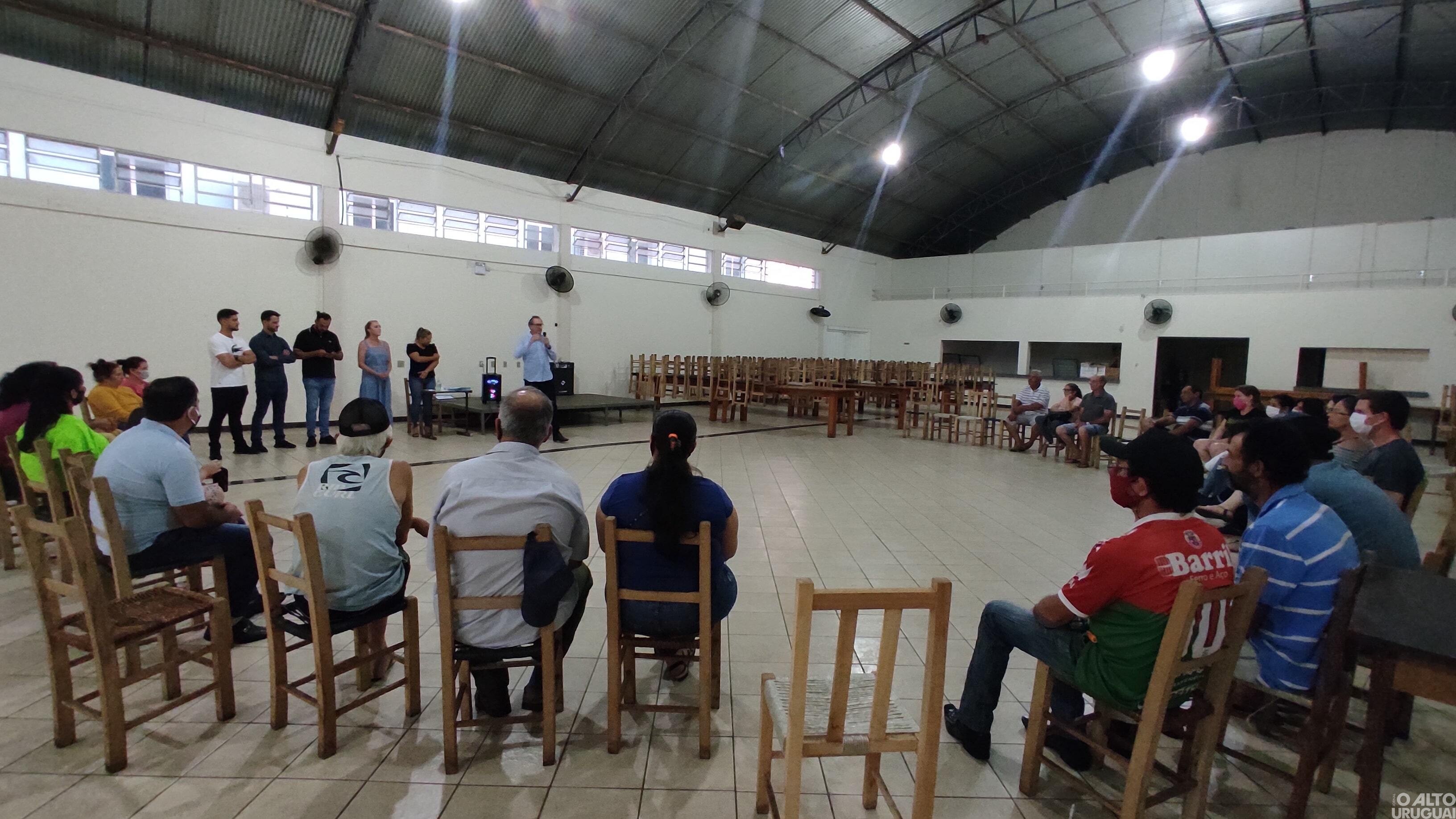 Prefeitura de FW formaliza entrega de 24 lotes para moradores