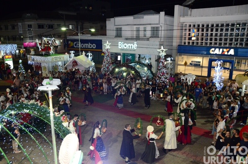 Apresentações do Centro Cultural 25 de Julho marcam noite do Frederico em Luz