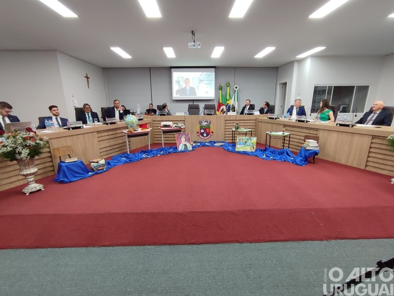 Poder Legislativo valoriza professores com a Condecoração Mérito Educacional Barril