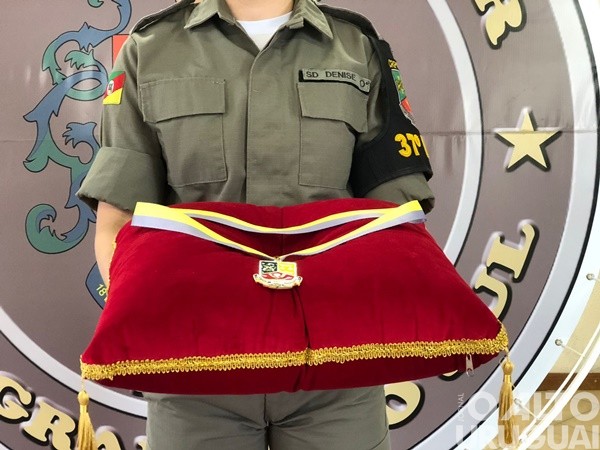 Autoridades são homenageadas pelo 37º BPM