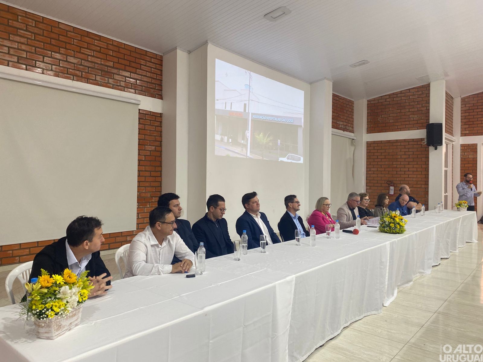 Arita Bergmann visita Hospital São José de Rodeio Bonito