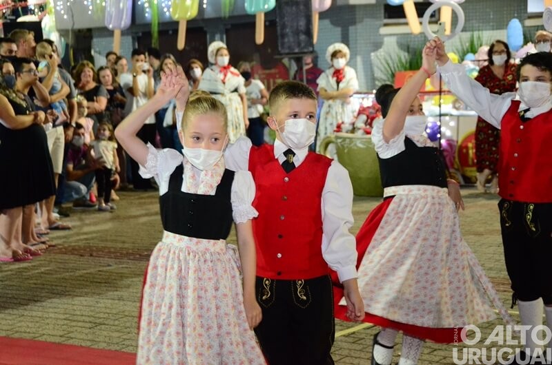 Apresentações do Centro Cultural 25 de Julho marcam noite do Frederico em Luz