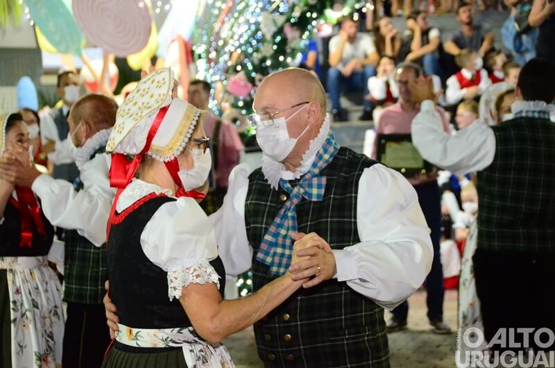 Apresentações do Centro Cultural 25 de Julho marcam noite do Frederico em Luz