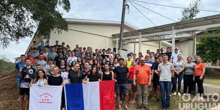 Grupo de alunos da França realizam intercâmbio em Alpestre