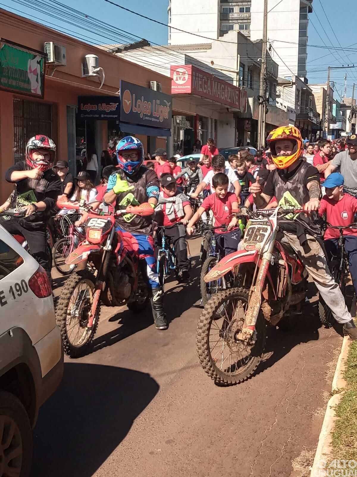 Escola Madre Tereza celebra 71 anos com passeio ciclístico em Seberi