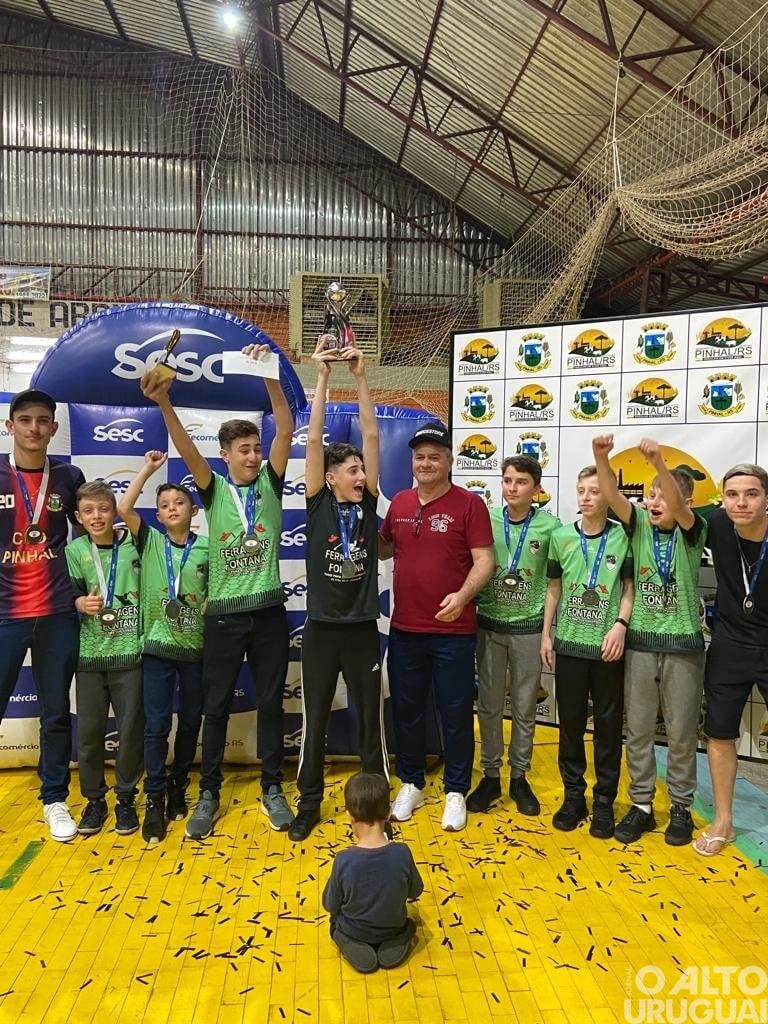 Pinhal conhece seus campeões no futsal 