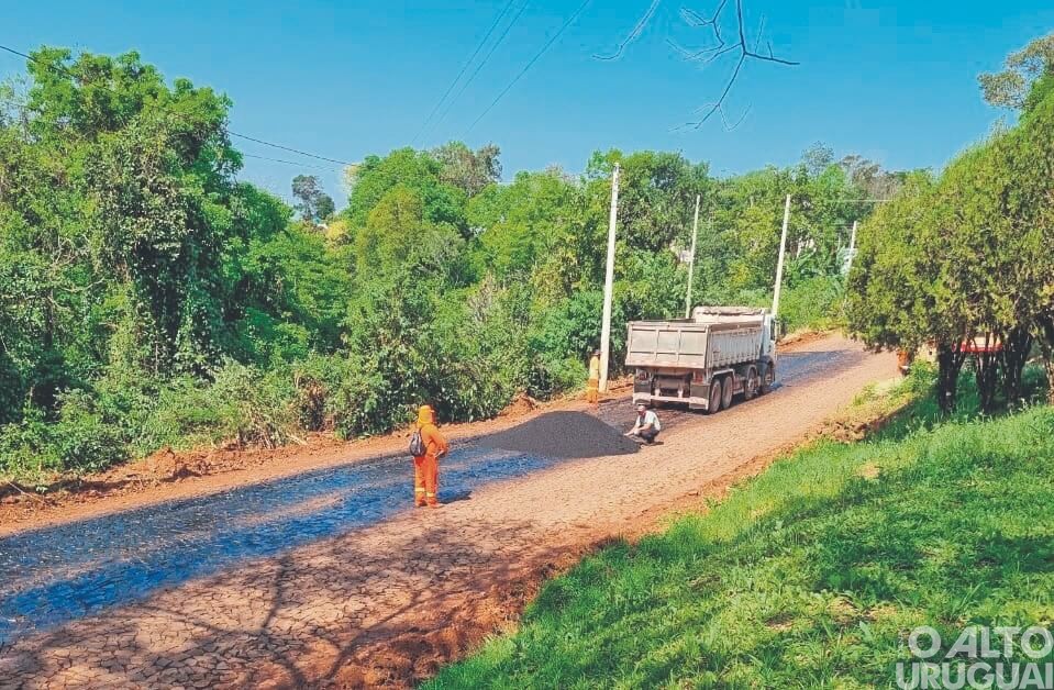 Iniciam as etapas finais de asfaltamento entre Iraí e Planalto
