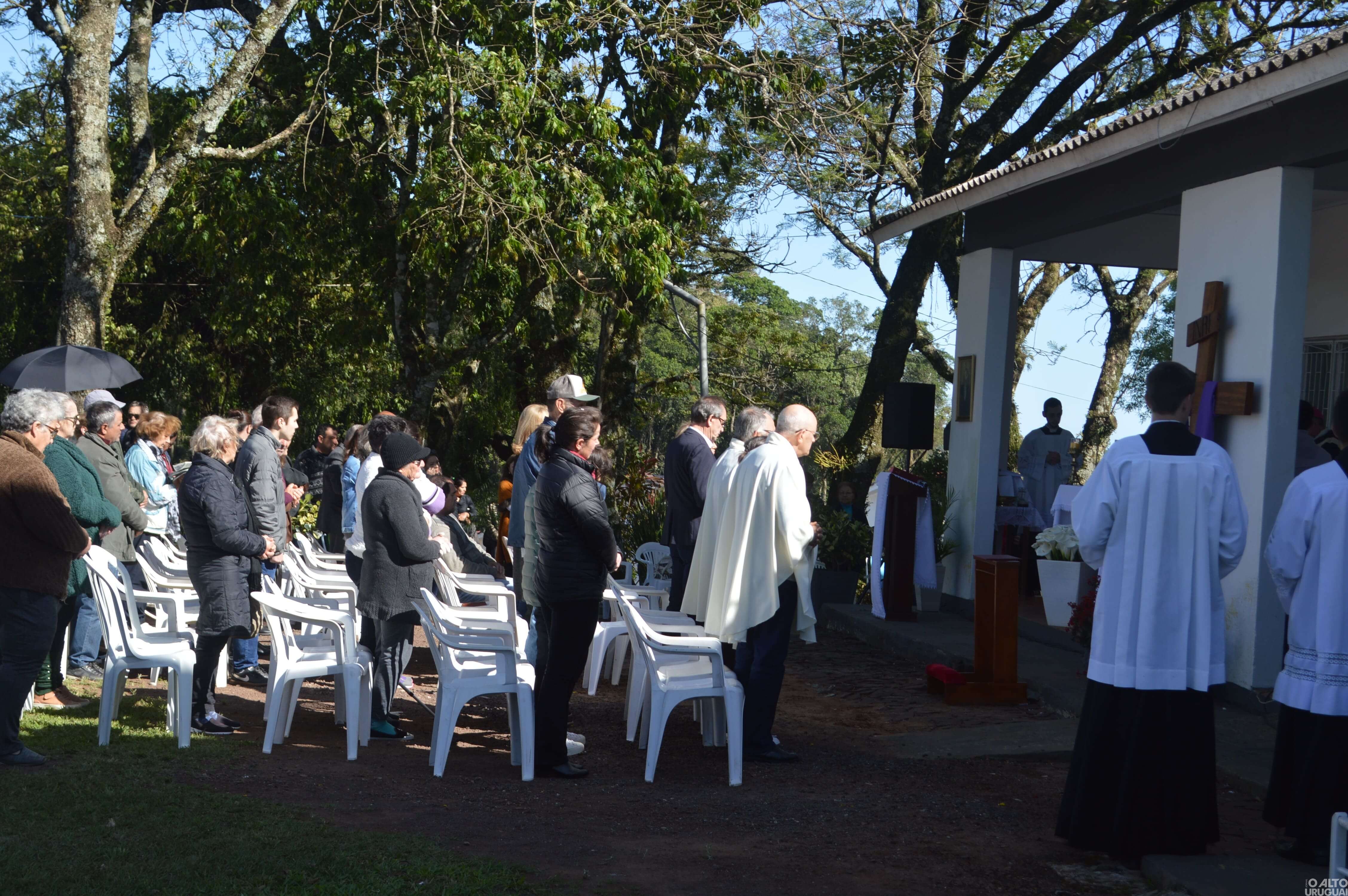 Missas e visitas relembram entes queridos nesse Dia de Finados