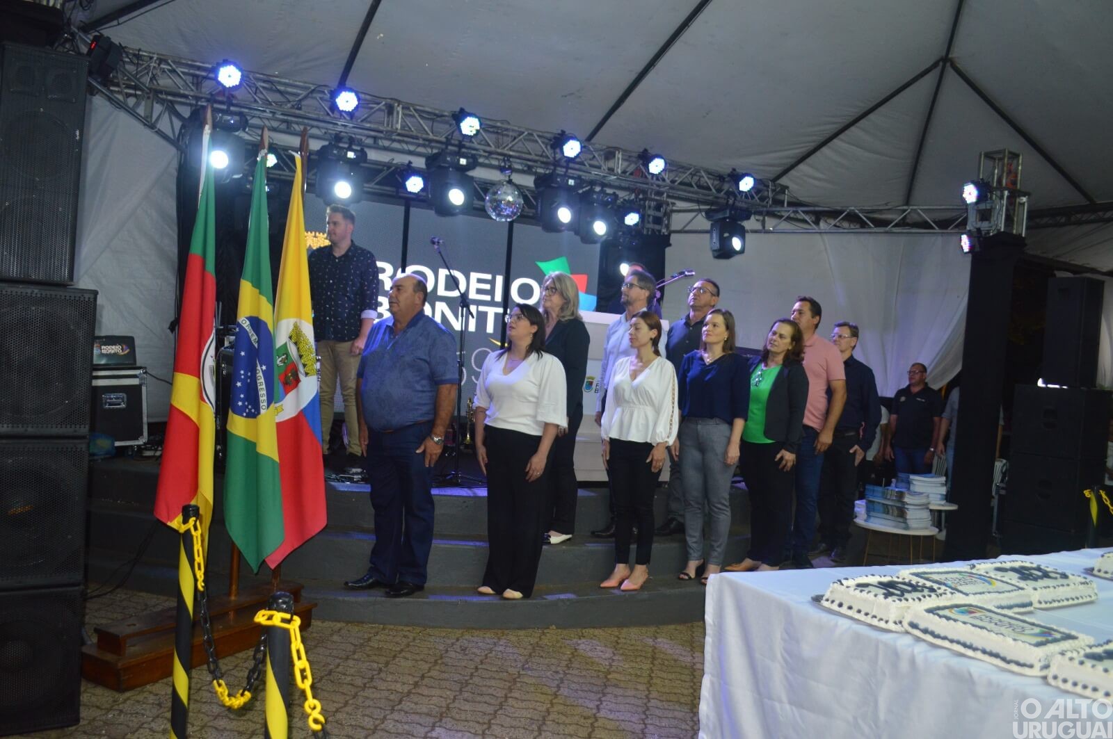 Rodeio Bonito: corte de bolo de 100 kg marca aniversário do município