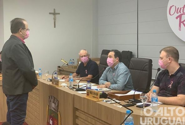 Vereadores suplentes do MDB tomam posse temporariamente em FW