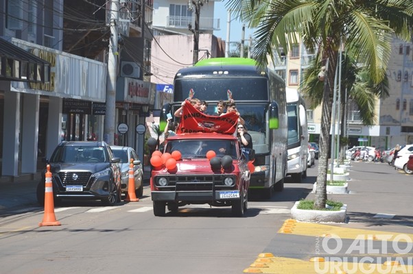 Bandas da Escola Cardeal Roncalli conquistam cinco títulos de campeãs e três de vice-campeãs em SC