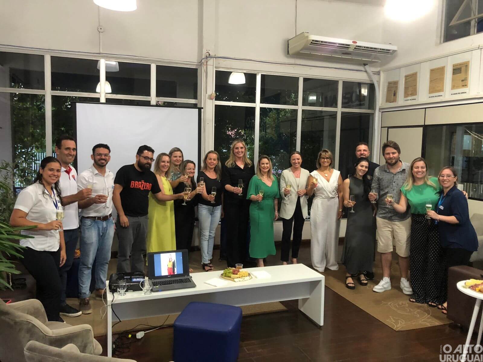 Grupo O Alto Uruguai apresenta revista Set a convidados