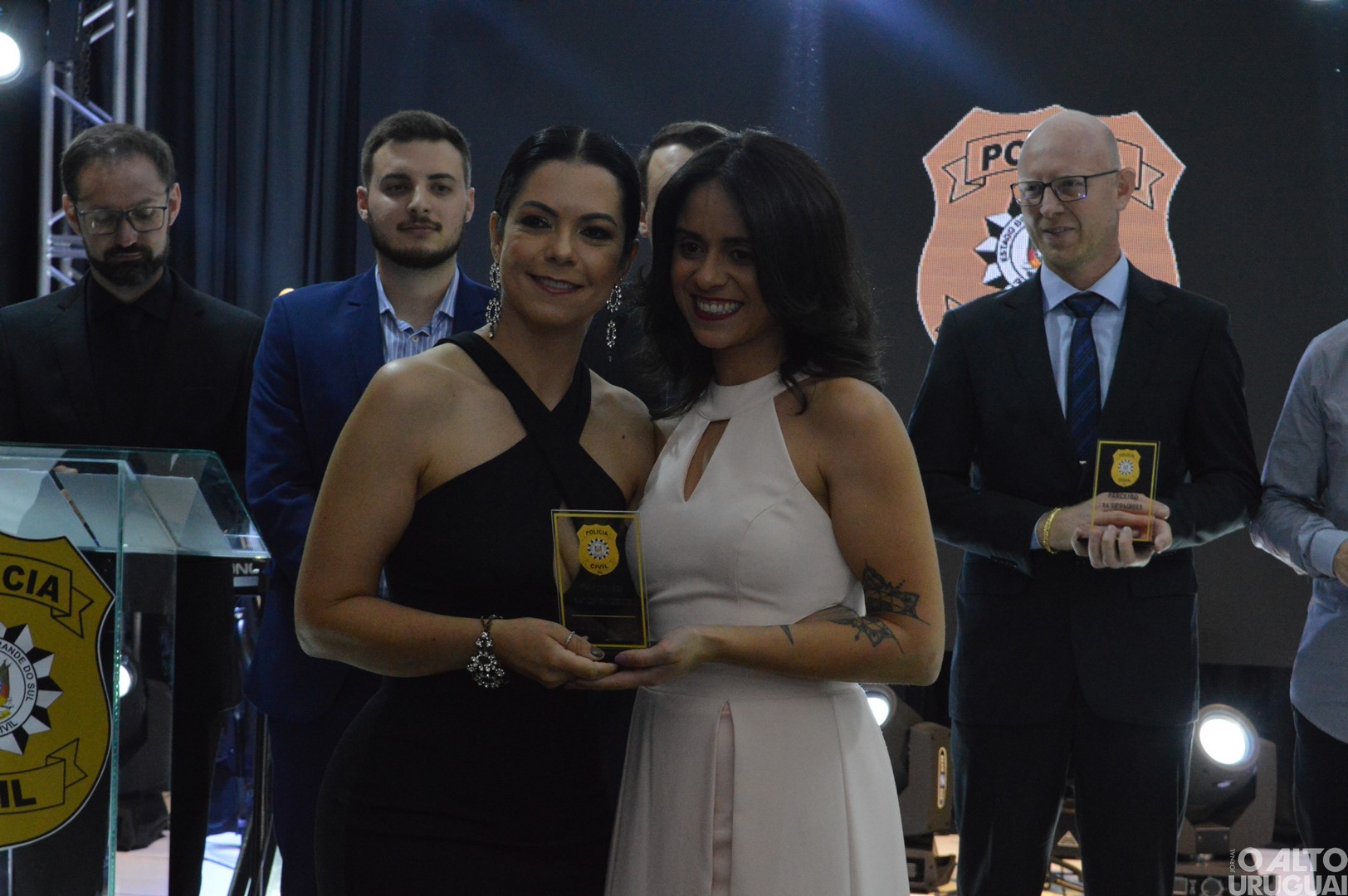 Baile Golden Night homenageia parceiros da Polícia Civil