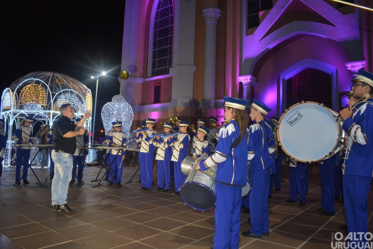 Bandas marciais se apresentam no Frederico em Luz 2022