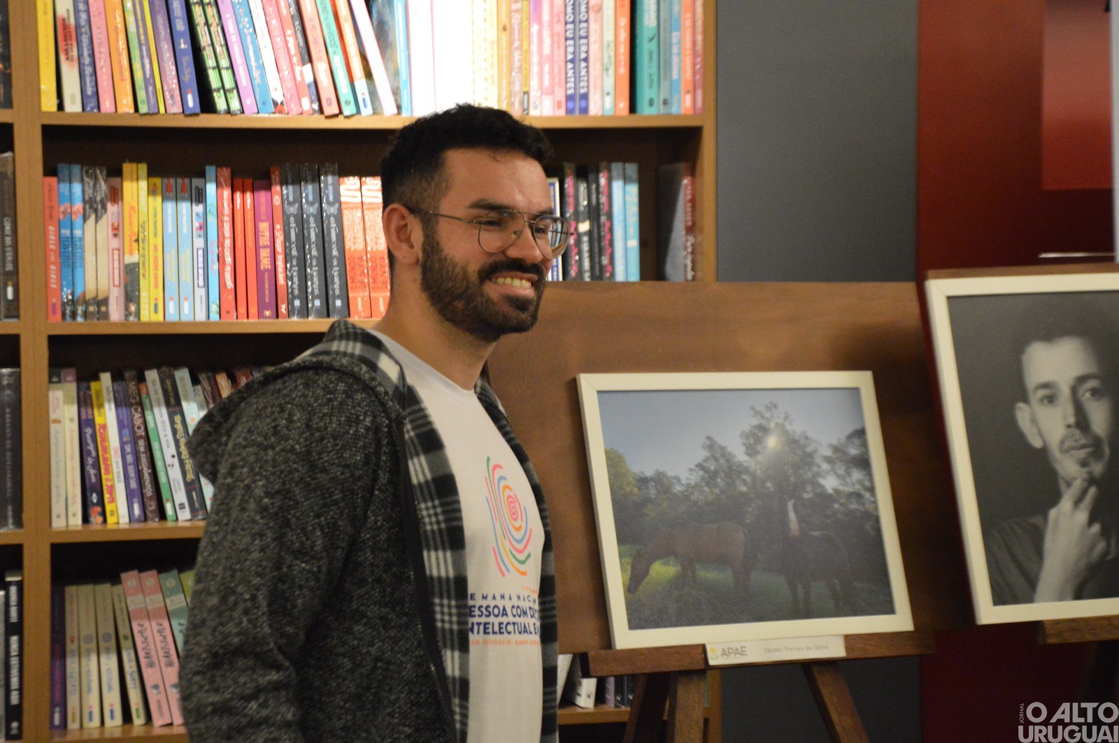 Apae-FW promove exposição fotográfica