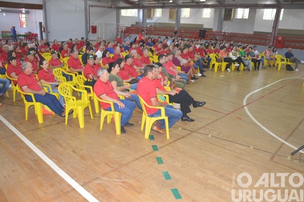 Evento realizado pela Creluz em Pinhal marca o Dia da Árvore