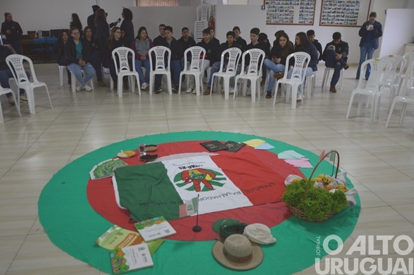 Mais de 150 jovens da região participam de fórum no STR-FW
