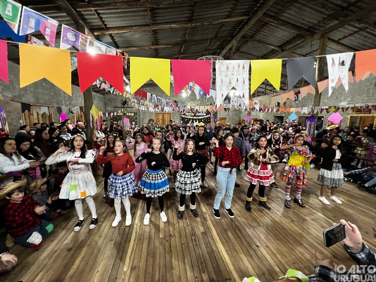 Festa Julina da Escola São Luis Gonzaga reúne comunidade escolar em evento coletivo
