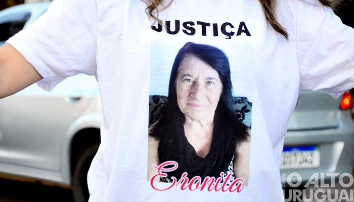 Familiares de Eronita da Silva realizam manifestação pacífica no centro de FW