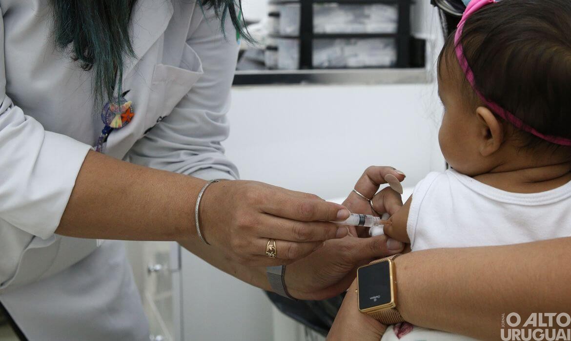 RS recebe mais de 29 mil doses de vacina destinadas a crianças