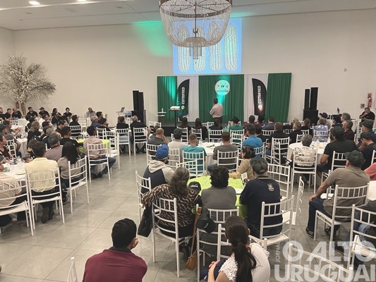 Cotrifred reúne mais de 300 produtores em FW para debater sobre bovinocultura de leite
