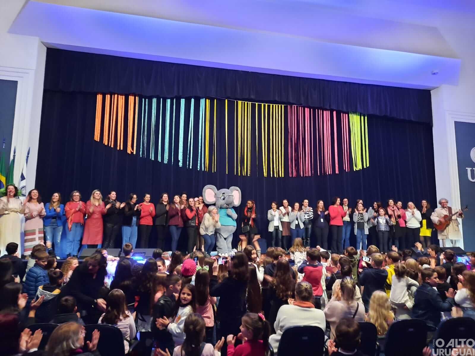 Escola Afonso Pena promove peça teatral comemorativa aos seus 60 anos