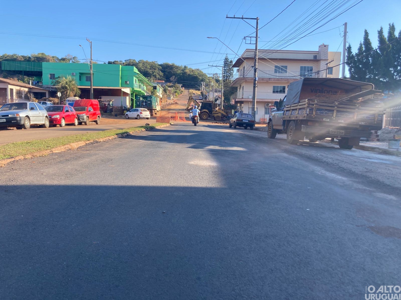 Trechos de avenidas recebem nova camada asfáltica em Erval Seco