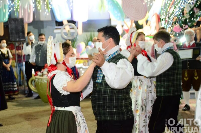 Apresentações do Centro Cultural 25 de Julho marcam noite do Frederico em Luz