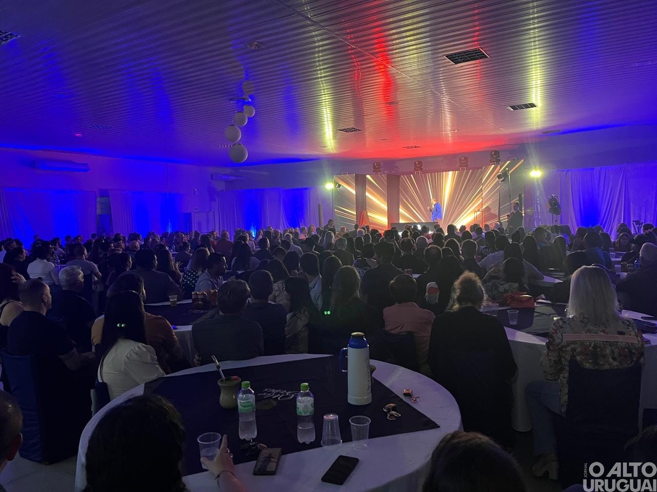 Palestra-show com Otélio Drebes reúne cerca de 600 pessoas em Caiçara