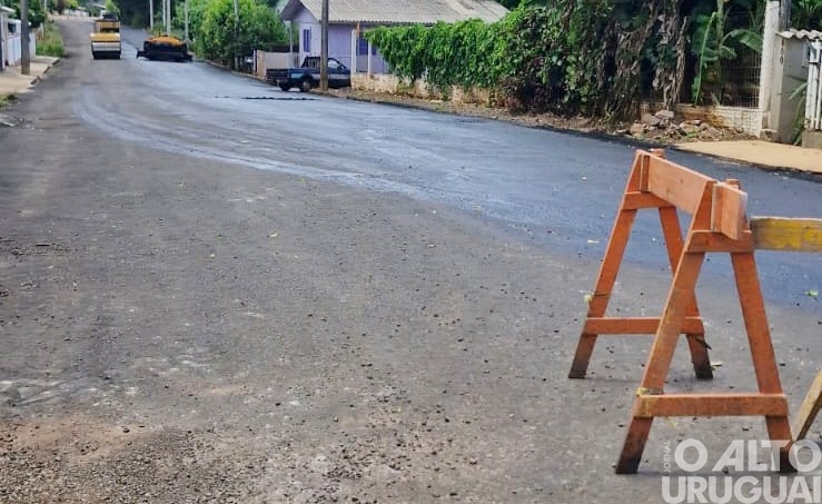 Investidos R$ 1,3 milhão em asfaltamento de vias em Planalto