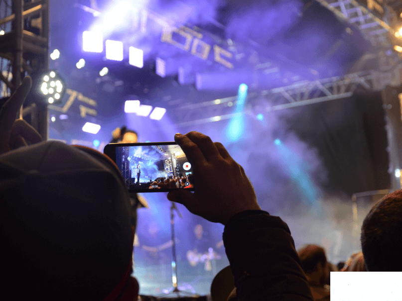 Zezé Di Camargo e Luciano animam público na segunda noite da Expofred 2022
