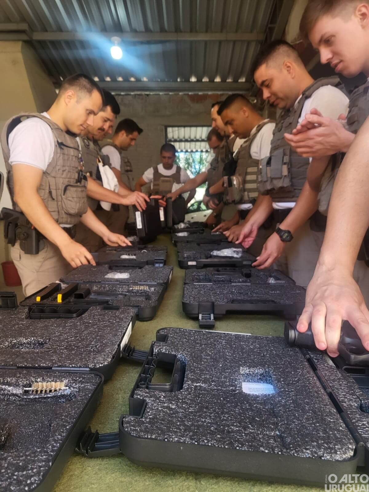 37º BPM: policiais realizam treinamento para troca de armamento