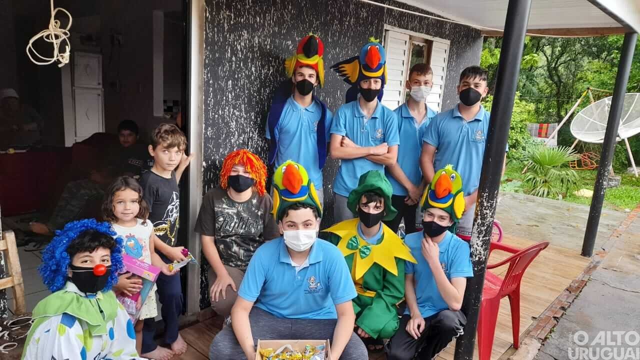 Vereadores mirins promovem ação solidária em Pinhal