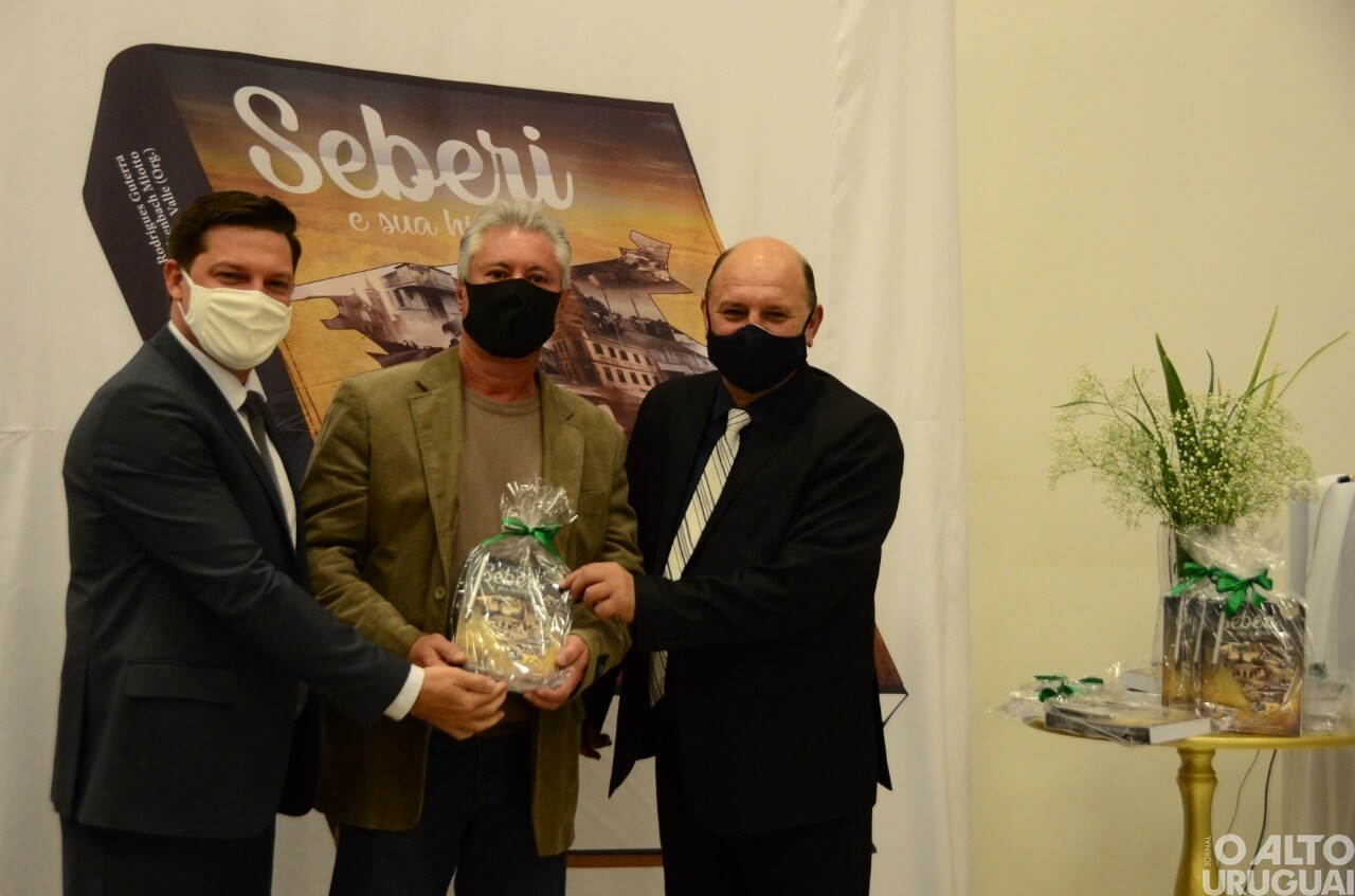 Lançamento de livro marca abertura das festividades dos 62 anos de Seberi