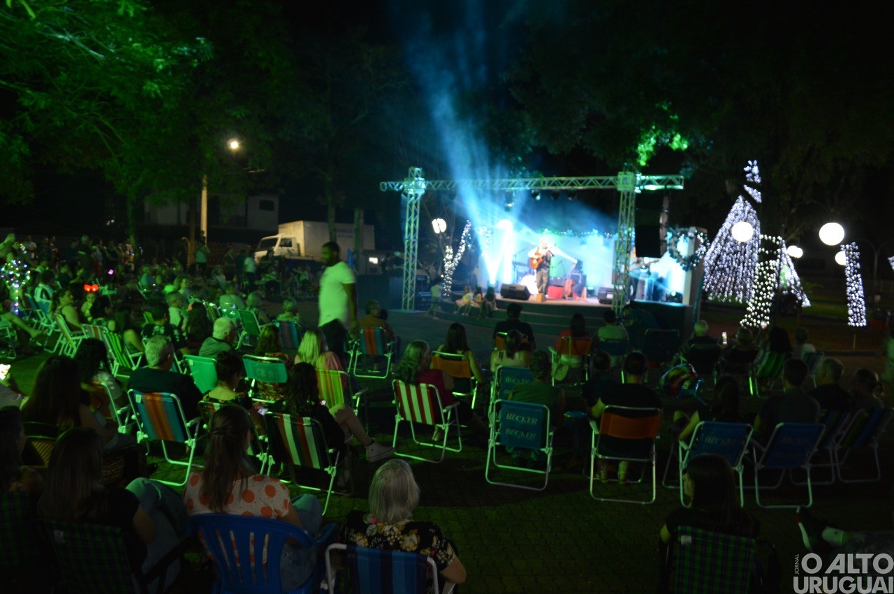 Acendimento de luzes marca a abertura do Natal em Rodeio Bonito