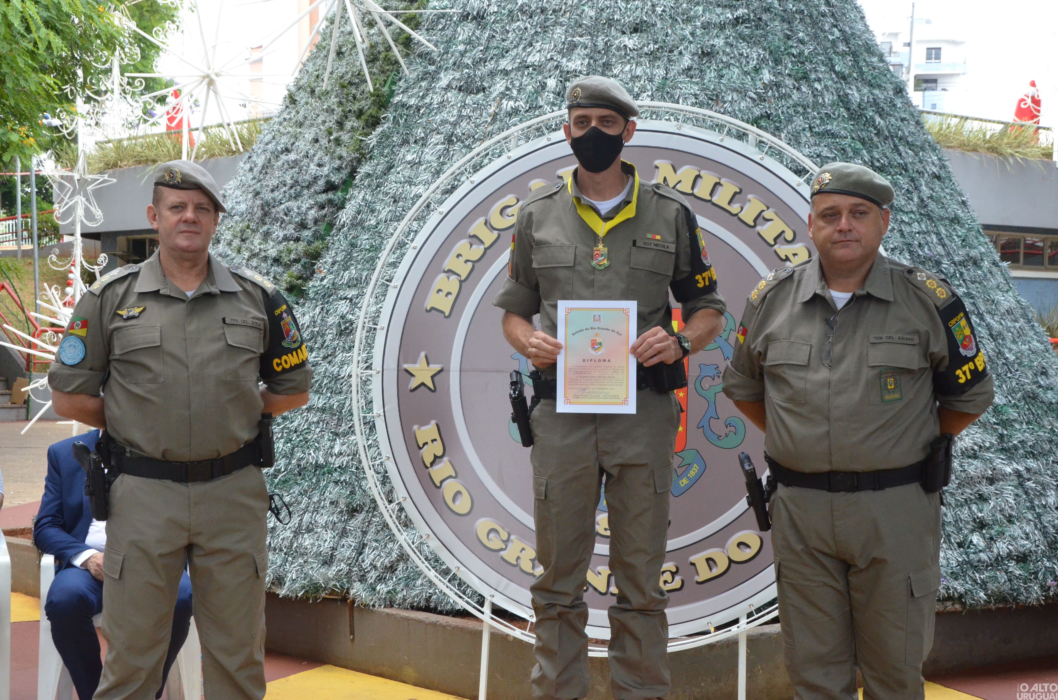 37º BPM realiza cerimônia de entrega de comendas a homenageados