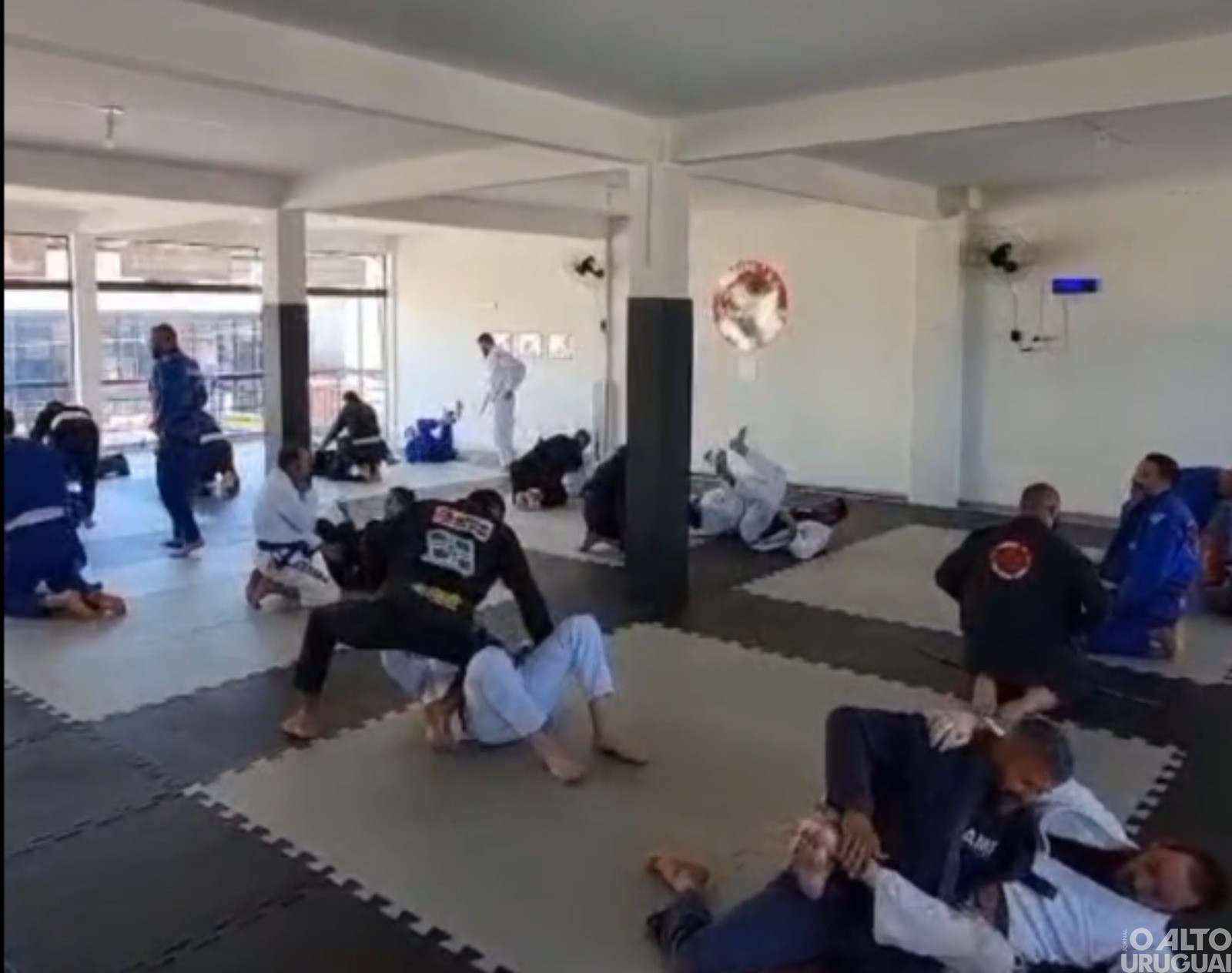 Escola de Jiu-jitsu inaugura em novo endereço em FW